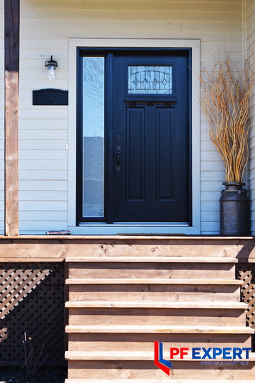 Victoria Shaker Door with Shelf and Liano Glass